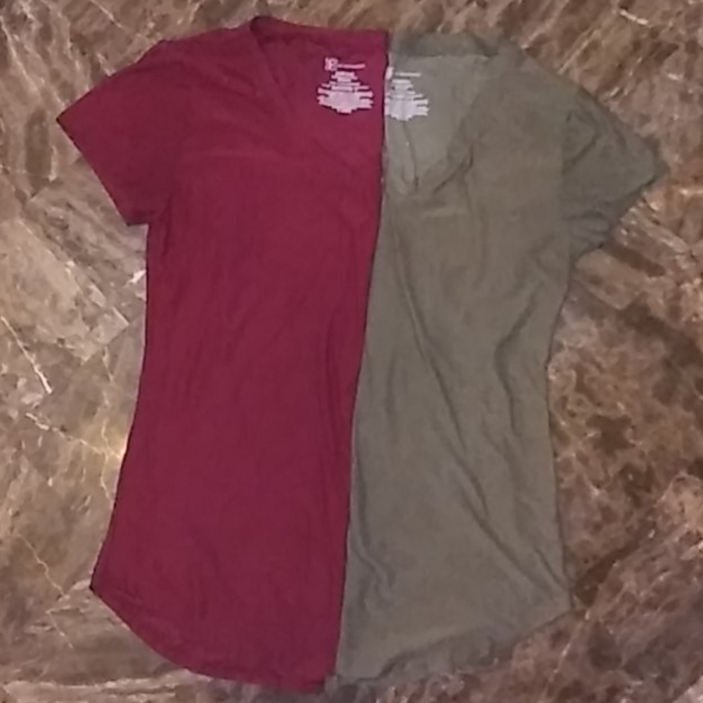 💲2for 13💲2 small shirts